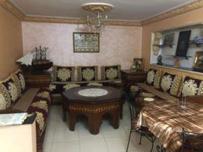شقة توجد وسط مد��نة طنجة و تتوفر على كامل التجهيزات الضرورية خاصةبالعائلات